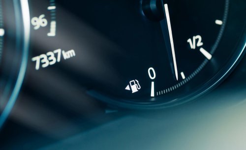 El día que un ingeniero de Ford se equivocó de lado y cambió la historia con una flecha, la brillante solución nacida bajo la lluvia