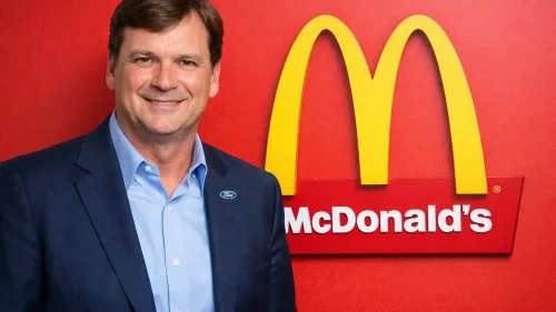 Jim Farley se pasa a las hamburguesas. El CEO de Ford se une a la junta directiva de McDonald's