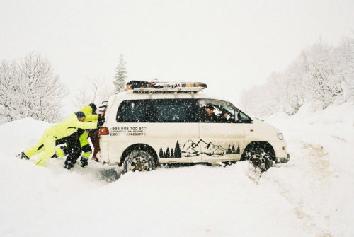 It took me less than 5 minutes to get 3 cars out of deep snow. Here's how to do it