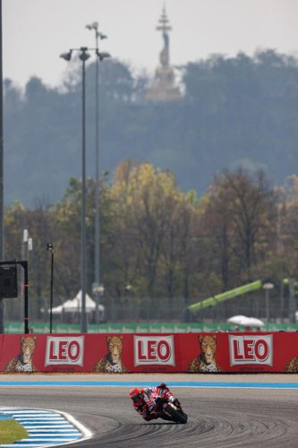 Marc Márquez y su atrevido mensaje a Marco Bezzecchi y Aprilia en el GP de Tailandia: “Con Ducati yo ataco”