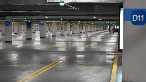 Cada vez son más aparcamientos públicos los que se posicionan y prohíben la entrada a este tipo de coches