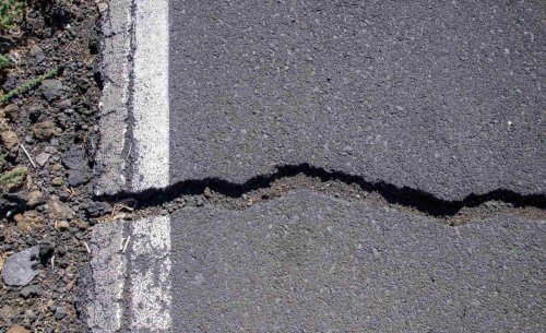 ¿Por qué España se hunde en socavones mientras Suecia o Dubái reparan sus carreteras en minutos?