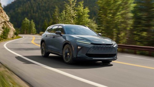 Which Toyota wagon is best: BZ Woodland or Crown Signia?