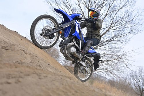 ヤマハ WR125Rは125ccの常識を超える?フルサイズ車体×VVAで街も林道も楽しい理由