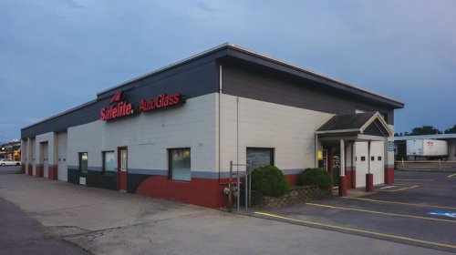 What to expect with dealer vs. Safelite windshield replacements