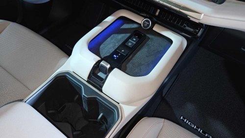 2027 Toyota Highlander interior and exterior picture gallery