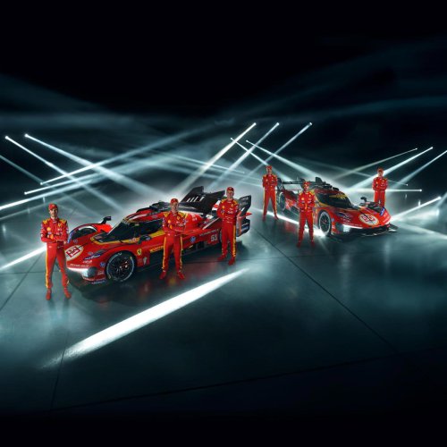 Ferrari luce galones de campeón del mundo en su nuevo 499P para el WEC, con Miguel Molina al volante