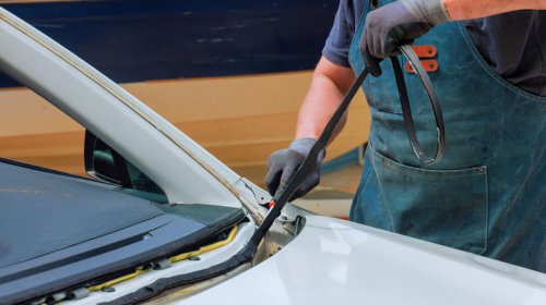What to expect with dealer vs. Safelite windshield replacements
