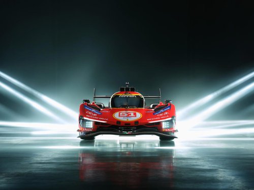 Ferrari luce galones de campeón del mundo en su nuevo 499P para el WEC, con Miguel Molina al volante