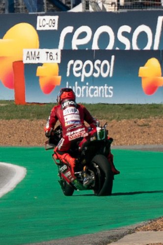Marc Márquez, atónito con el pinchazo de Ducati frente a Marco Bezzecchi en el GP de Tailandia: "Fue raro"