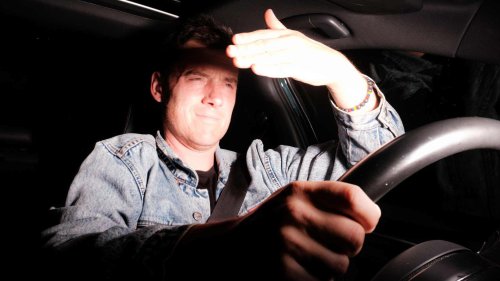 Los faros modernos molestan más a los conductores, pero aun así son más seguros