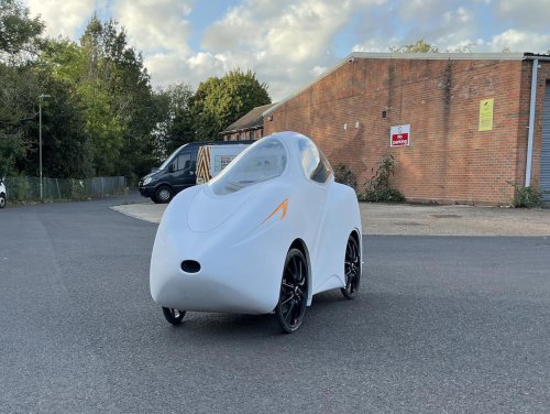 Una exingeniera de F1 ha creado esta sorprendente eBike de cuatro ruedas que parece un microdeportivo