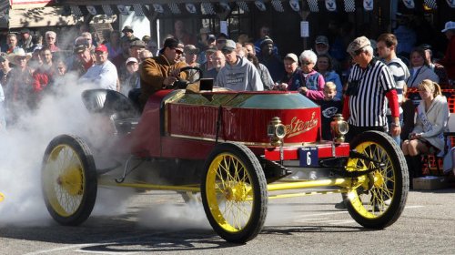 Cars tried external combustion engines and there are good reasons it didn't stick