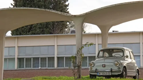 Desvelamos el misterio del Seat 600 fantasma que vigila Madrid desde hace casi cinco décadas