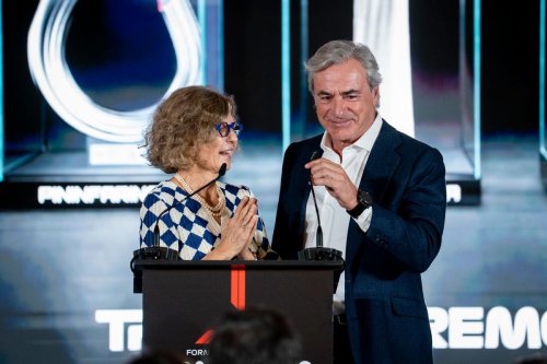 Carlos Sainz y Fernando Alonso ya saben como es el trofeo del MADRING; homenaje a "La Monumental"