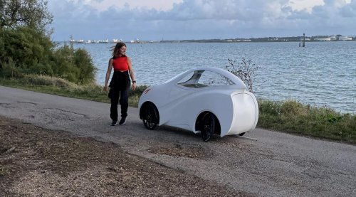 Una exingeniera de F1 ha creado esta sorprendente eBike de cuatro ruedas que parece un microdeportivo