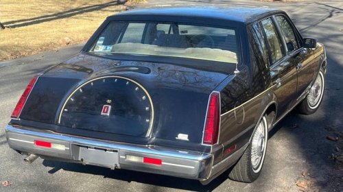At $12,500, could you have designs on this 1985 Lincoln Continental Valentino Edition?