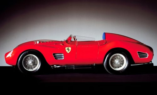 Ferrari, Un Ferrari único se lleva todos los focos en el día más especial de Leclerc: una joya de 30 millones que acaparó las miradas