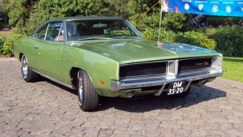 10 classic cars that surprised drivers with their speed
