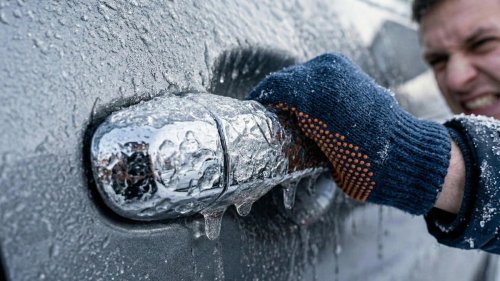 How to unfreeze your car door without damaging the handle