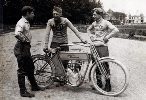 Retro Harley-Davidson pics of freedom to the max