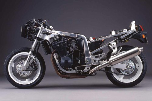 【SUZUKI GSX-Rの歴史】GSX-R1100/1000｜1100はスポーツツアラーとして進化。1000は「サーキットに帰る」