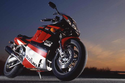 【SUZUKI GSX-Rの歴史】GSX-R1100/1000｜1100はスポーツツアラーとして進化。1000は「サーキットに帰る」
