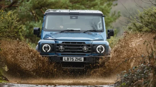 Ya he probado el nuevo Ineos Grenadier: un todoterreno radical que gana modales en carretera