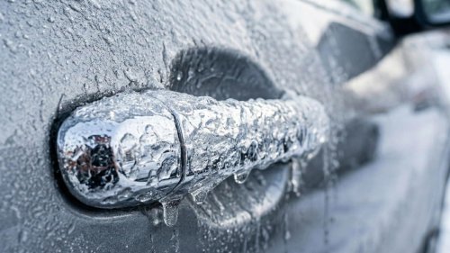 How to unfreeze your car door without damaging the handle