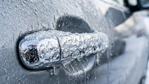 How to unfreeze your car door without damaging the handle
