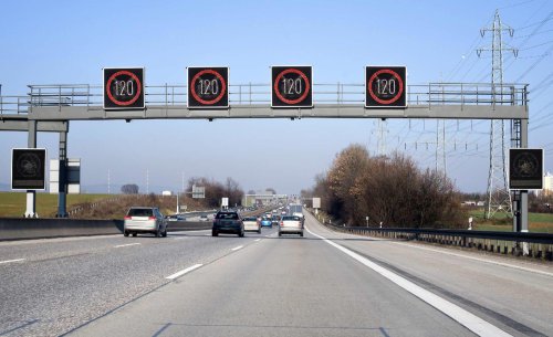 Si conduces por esta autopista, prepárate: 10 radares móviles ya pueden multarte en cualquier punto
