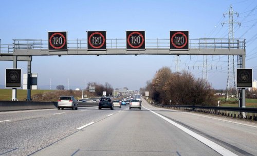 Si conduces por esta autopista, prepárate: 10 radares móviles ya pueden multarte en cualquier punto