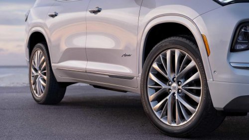 The Three-Row Luxury SUV That's A Dealer Lot Fixture — And Now Costs Less Than A New RAV4 Used