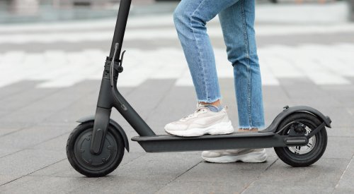 ¿Puedo denunciar al conductor de un patinete eléctrico si se salta las normas de circulación?