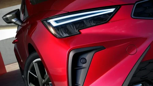 Los coches aceleran en febrero: a pesar del pesimismo de las marcas, vuelven a subir. Y el más vendido es un viejo conocido