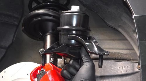 Hydraulic vs rubber engine mounts: How are they different and why it matters