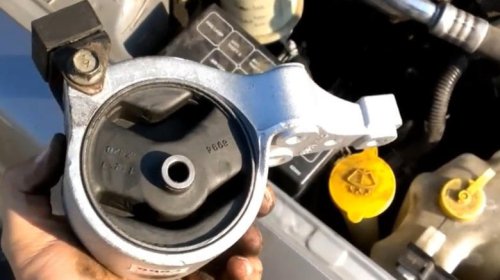 Hydraulic vs rubber engine mounts: How are they different and why it matters