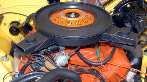 What's the difference between the Mopar 440 and 440 Magnum muscle car engines?