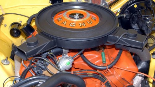 What's the difference between the Mopar 440 and 440 Magnum muscle car engines?