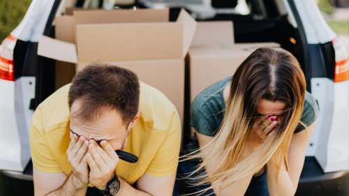 10 things you need to stop leaving in your trunk & 10 you can