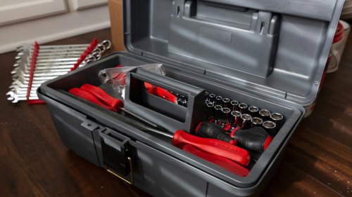 10 things you need to stop leaving in your trunk &amp; 10 you can