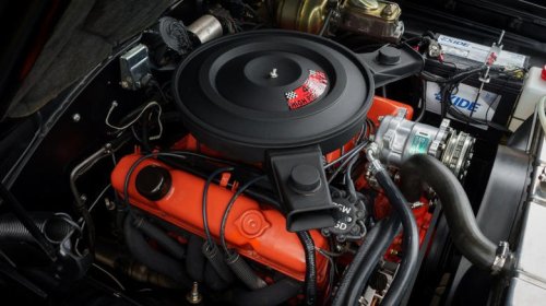 What's the difference between the Mopar 440 and 440 Magnum muscle car engines?