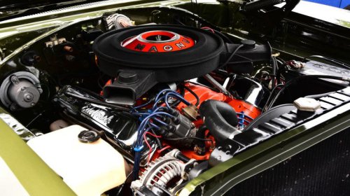 What's the difference between the Mopar 440 and 440 Magnum muscle car engines?