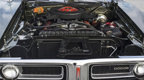 What's the difference between the Mopar 440 and 440 Magnum muscle car engines?