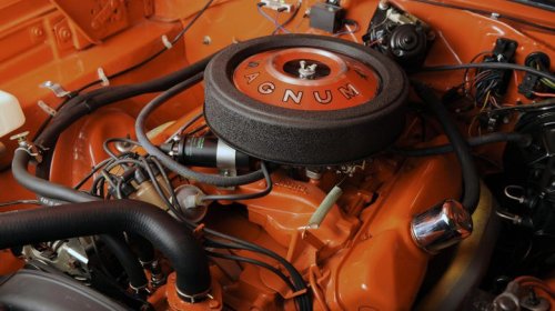 What's the difference between the Mopar 440 and 440 Magnum muscle car engines?