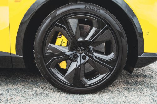 La nuova Lotus Eletre PHEV ha un'autonomia elettrica davvero notevole