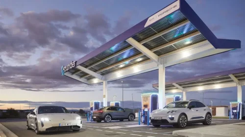 Cargar el coche eléctrico será más fácil en España con estos cinco puntos ultrarrápidos