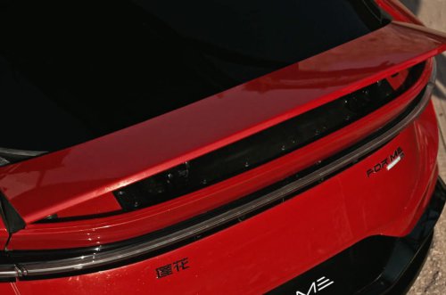 La nuova Lotus Eletre PHEV ha un'autonomia elettrica davvero notevole