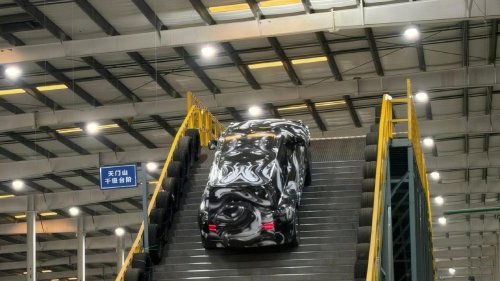 China está obsesionada con Land Rover y quieren replicar su subida de 1.000 escalones