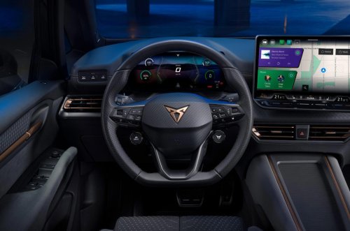 Cupra, El Cupra Born estrena nuevo diseño, botones y mayor autonomía